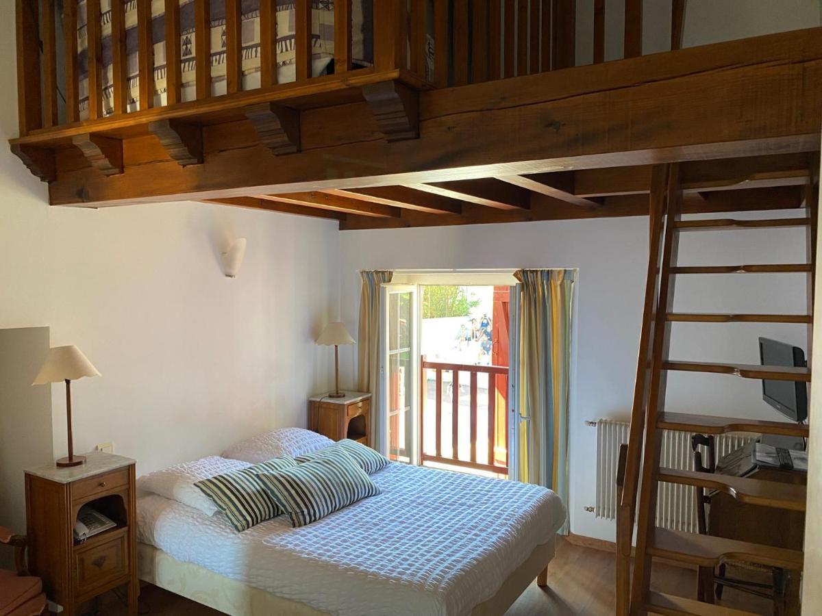 Auberge Chez Tante Ursule Cambo-les-Bains Buitenkant foto