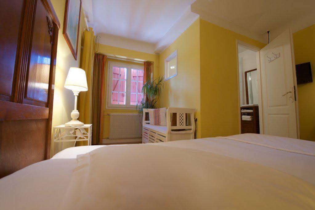 Auberge Chez Tante Ursule Cambo-les-Bains Buitenkant foto