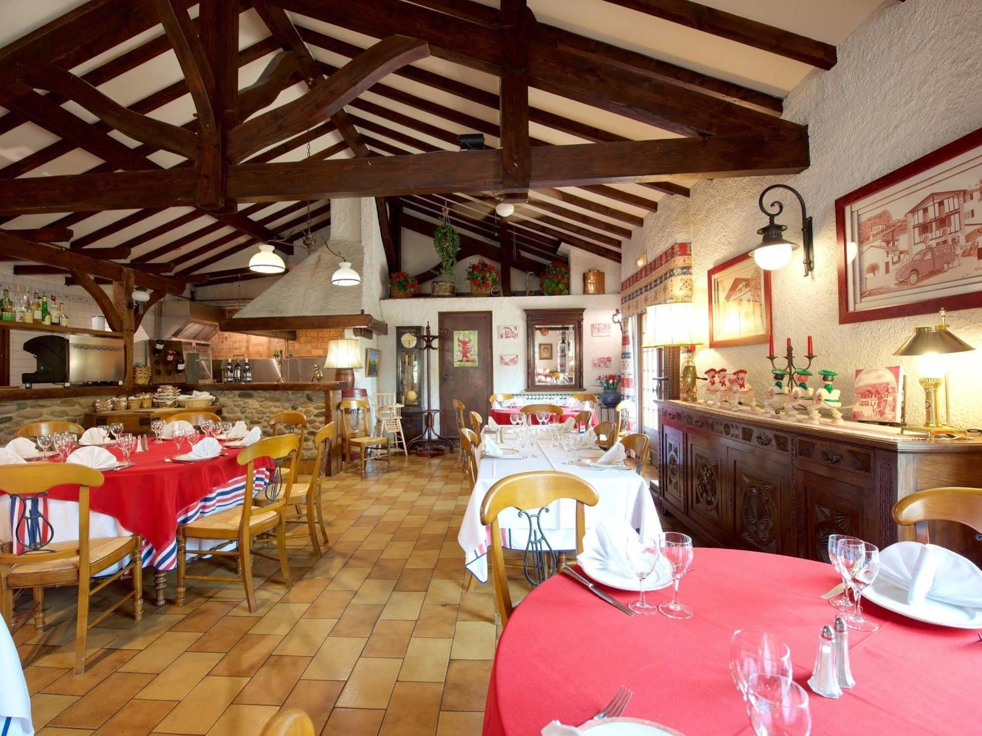 Auberge Chez Tante Ursule Cambo-les-Bains Buitenkant foto