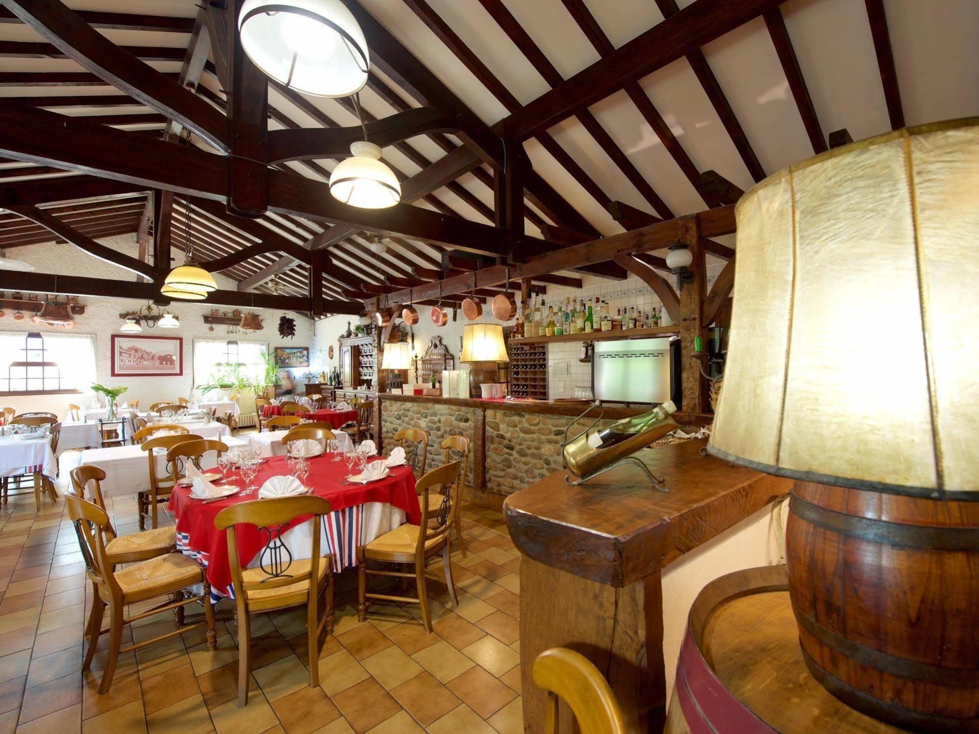 Auberge Chez Tante Ursule Cambo-les-Bains Buitenkant foto