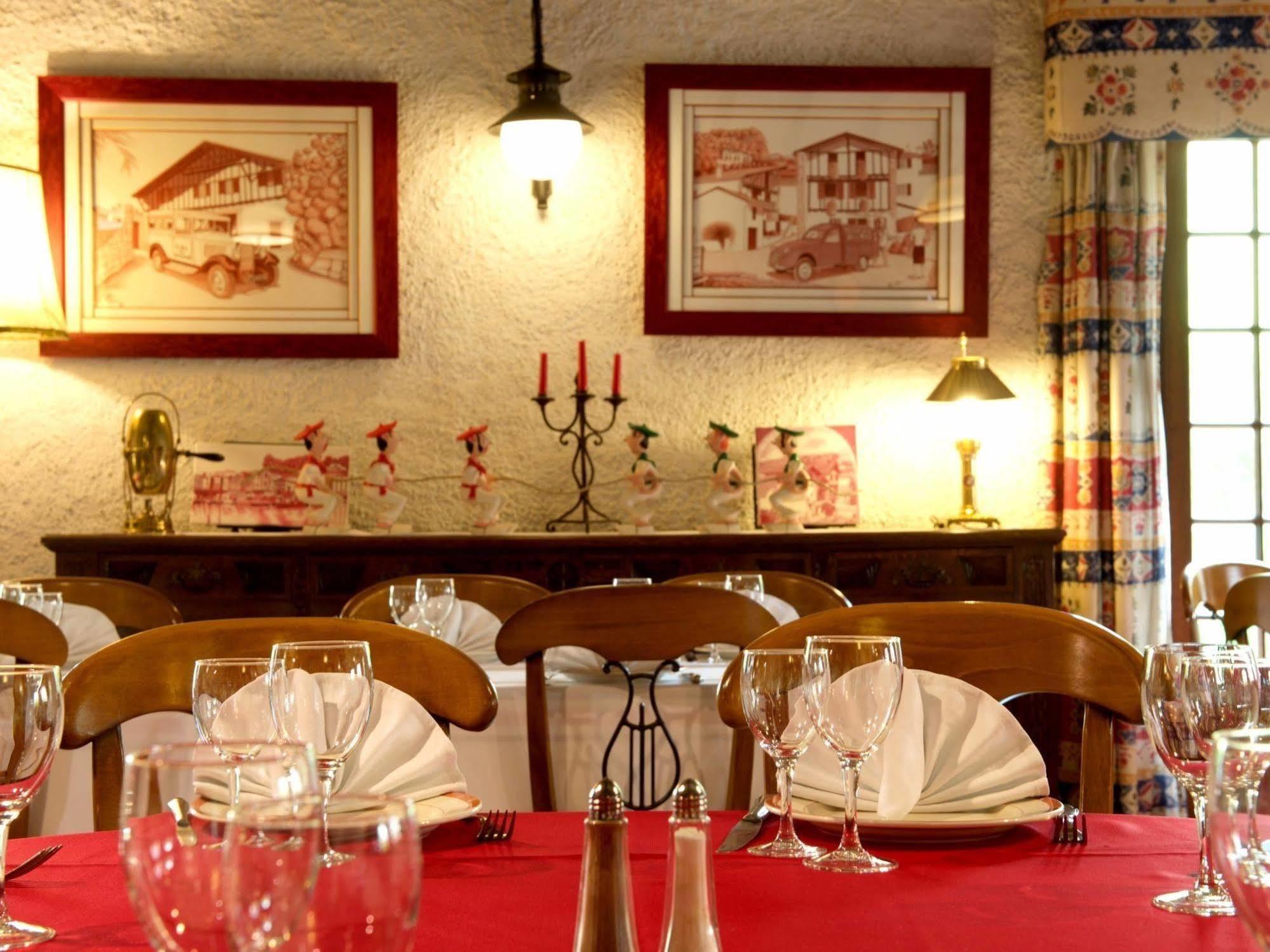 Auberge Chez Tante Ursule Cambo-les-Bains Buitenkant foto