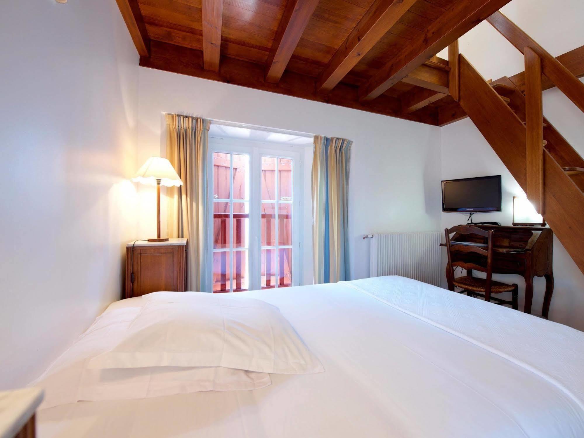 Auberge Chez Tante Ursule Cambo-les-Bains Buitenkant foto