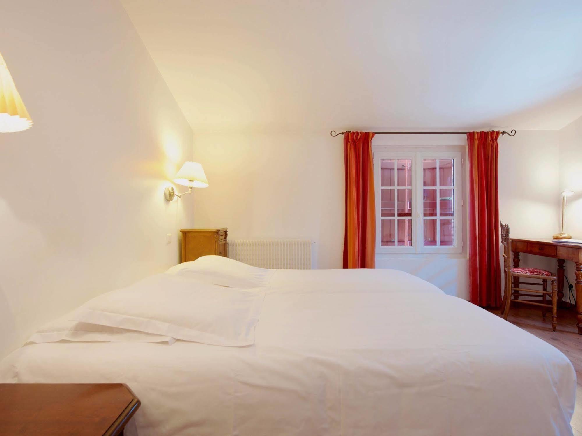 Auberge Chez Tante Ursule Cambo-les-Bains Buitenkant foto