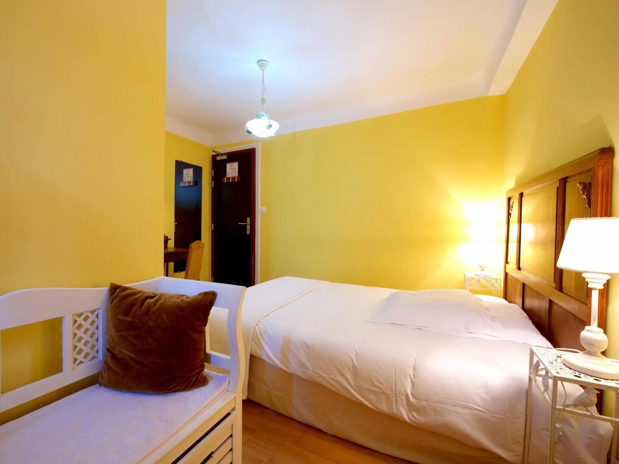 Auberge Chez Tante Ursule Cambo-les-Bains Buitenkant foto