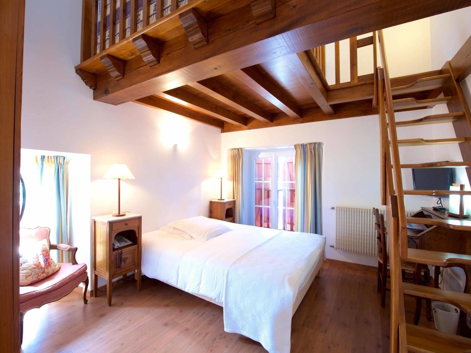 Auberge Chez Tante Ursule Cambo-les-Bains Buitenkant foto