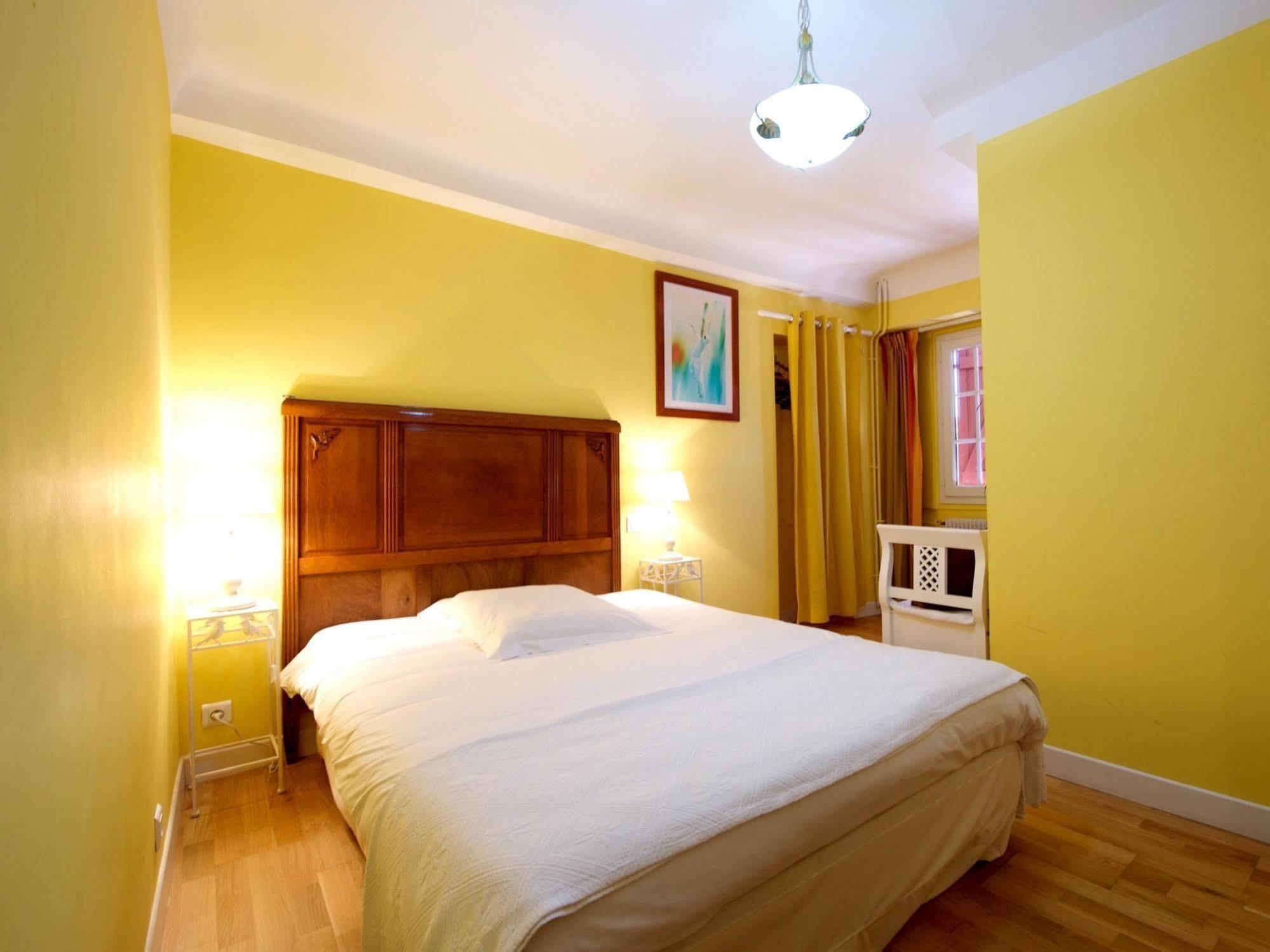 Auberge Chez Tante Ursule Cambo-les-Bains Buitenkant foto