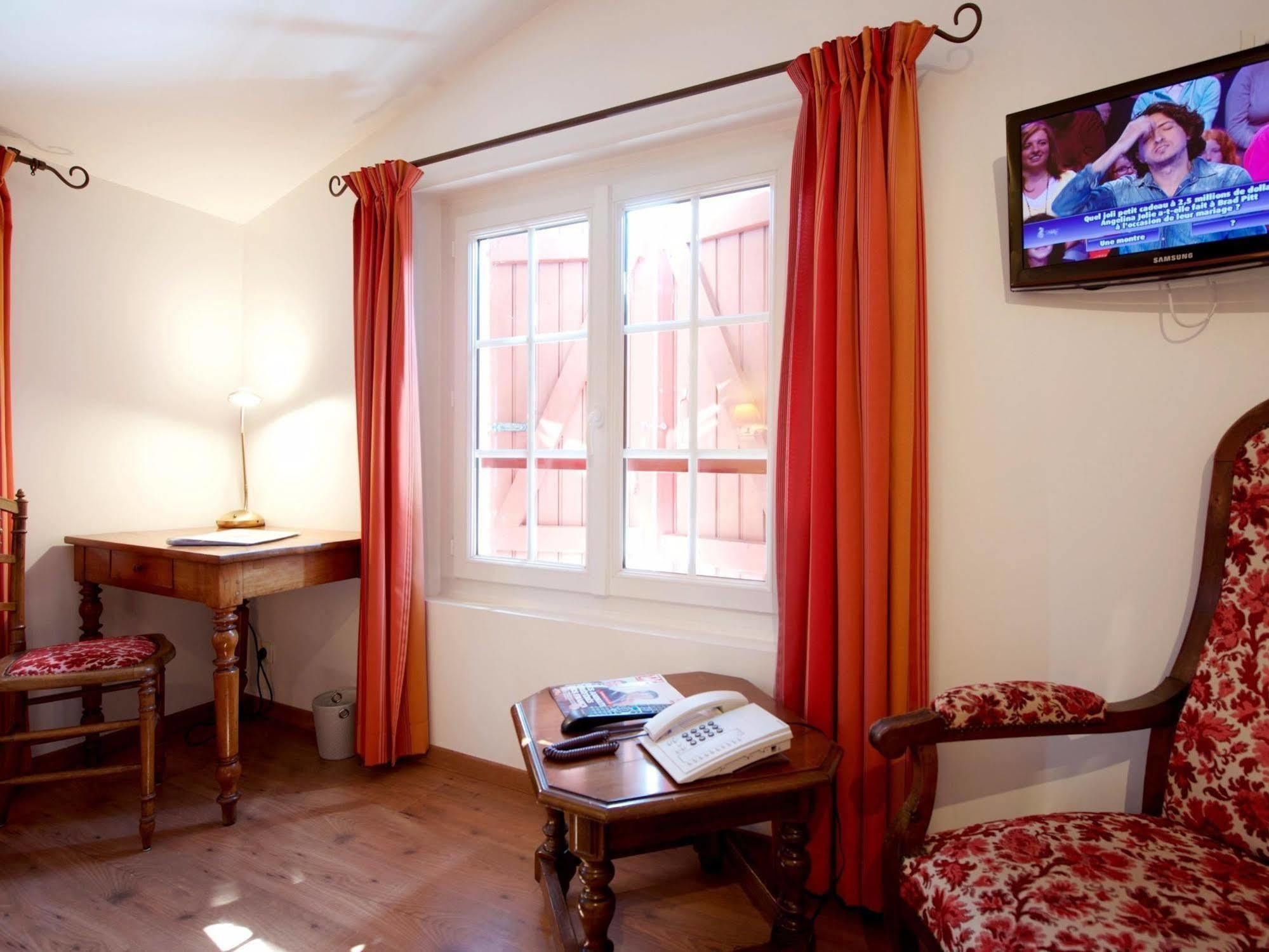 Auberge Chez Tante Ursule Cambo-les-Bains Buitenkant foto