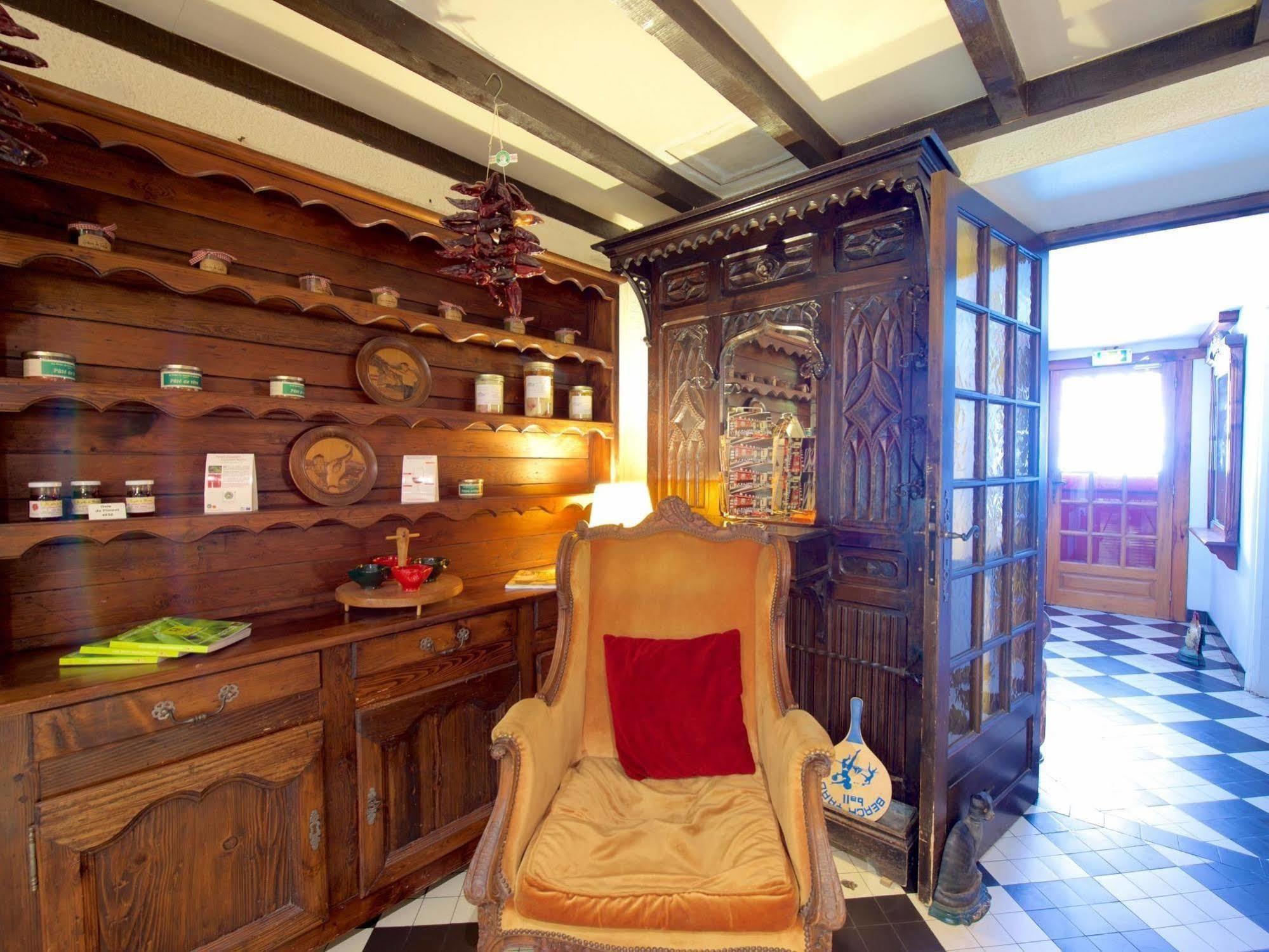 Auberge Chez Tante Ursule Cambo-les-Bains Buitenkant foto