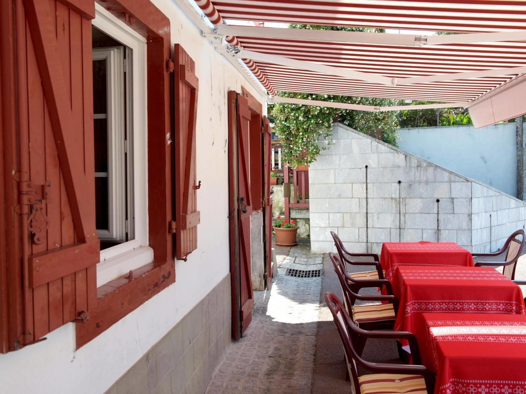 Auberge Chez Tante Ursule Cambo-les-Bains Buitenkant foto